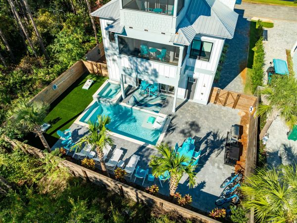 Miramar Vacation Home Seven Bedroom Walk to Beach