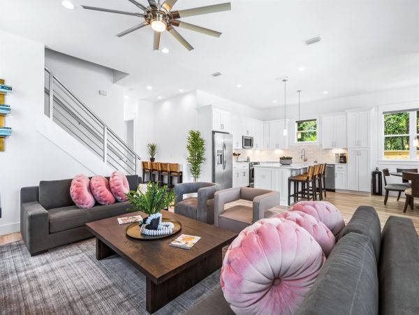 Miramar Vacation Home Seven Bedroom Walk to Beach