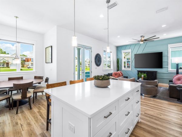Miramar Vacation Home Seven Bedroom Walk to Beach