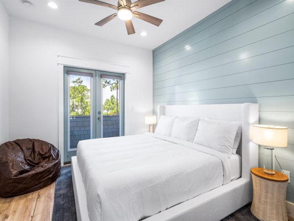 Miramar Vacation Home Seven Bedroom Walk to Beach