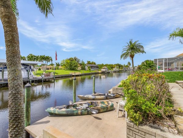Luxurious Waterfront Retreat un Cape Coral - Unforgettable Vacation Awaits