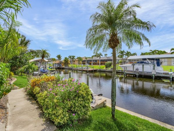 Luxurious Waterfront Retreat un Cape Coral - Unforgettable Vacation Awaits