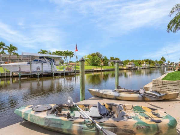 Luxurious Waterfront Retreat un Cape Coral - Unforgettable Vacation Awaits - additional view, photo 5