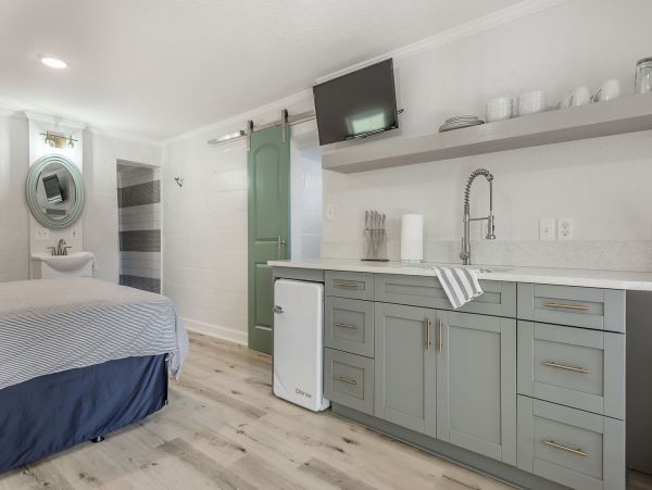 Charming Indian Rocks Beach Home with 5 Bedrooms