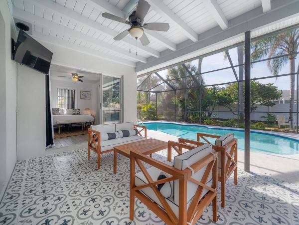 Modern Largo Vacation Rental with 4 Bedrooms