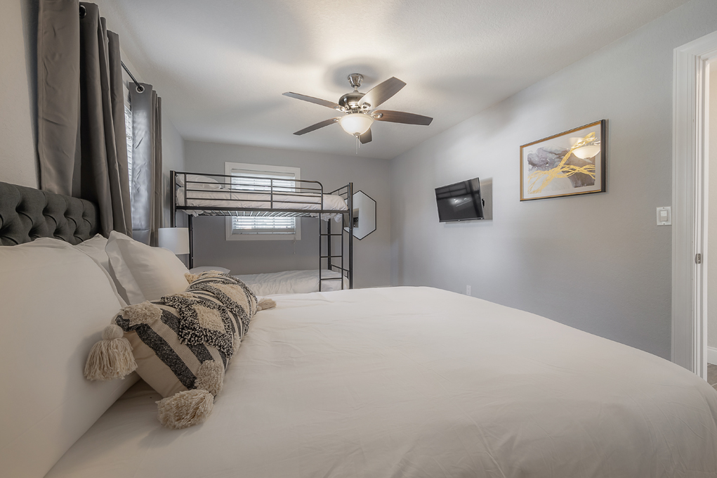 Modern Largo Vacation Rental with 4 Bedrooms