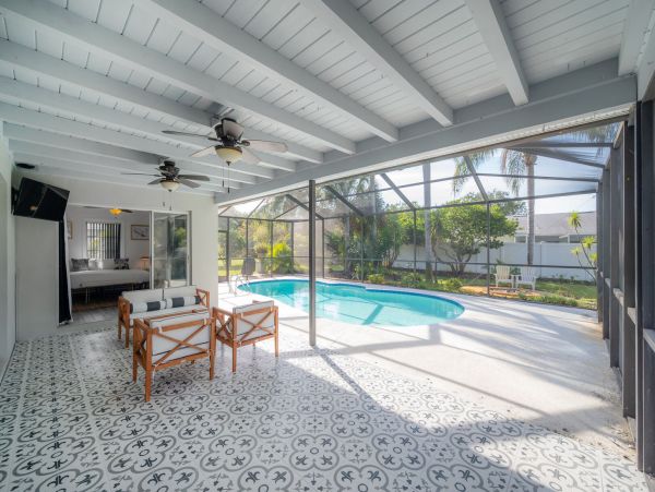 Modern Largo Vacation Rental with 4 Bedrooms