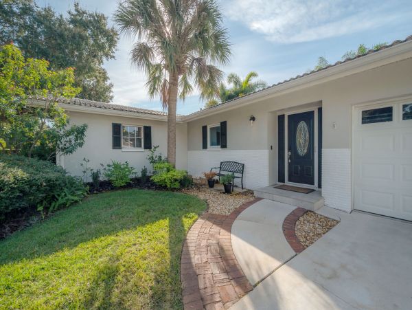 Modern Largo Vacation Rental with 4 Bedrooms