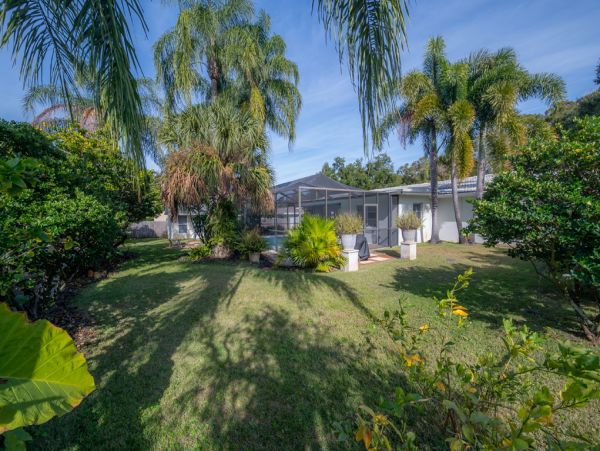 Modern Largo Vacation Rental with 4 Bedrooms