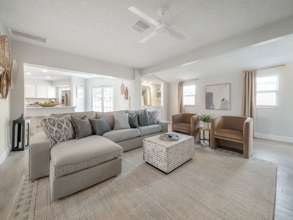 Luxury Four Bedroom Vacation Rental in Largo