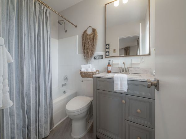 Luxury Four Bedroom Vacation Rental in Largo