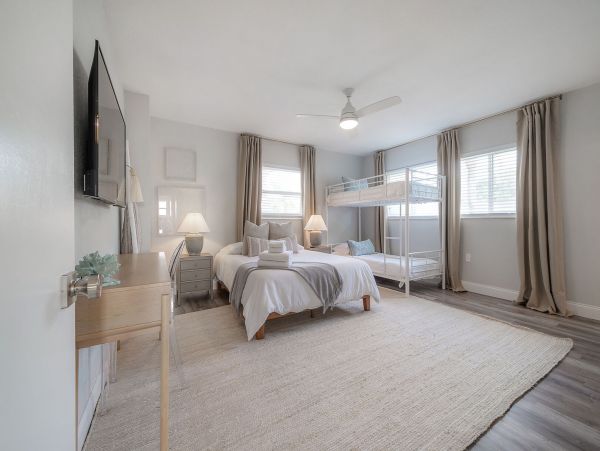 Luxury Four Bedroom Vacation Rental in Largo