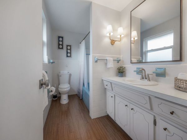 Luxury Four Bedroom Vacation Rental in Largo