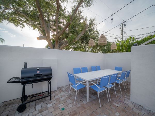 Luxury Four Bedroom Vacation Rental in Largo