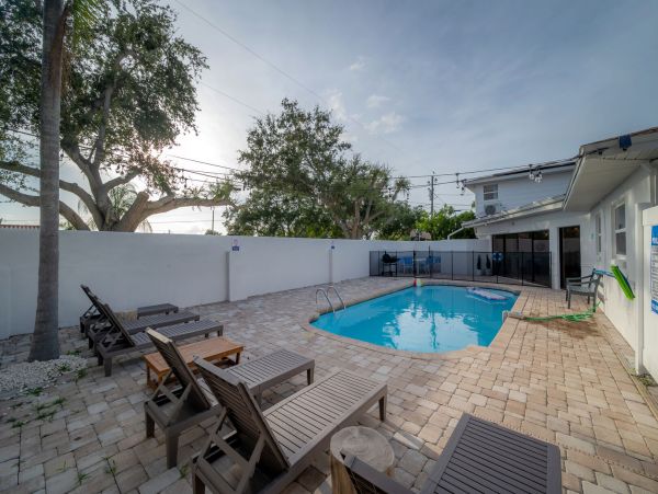 Luxury Four Bedroom Vacation Rental in Largo