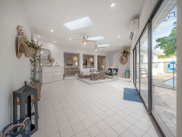 Luxury Four Bedroom Vacation Rental in Largo