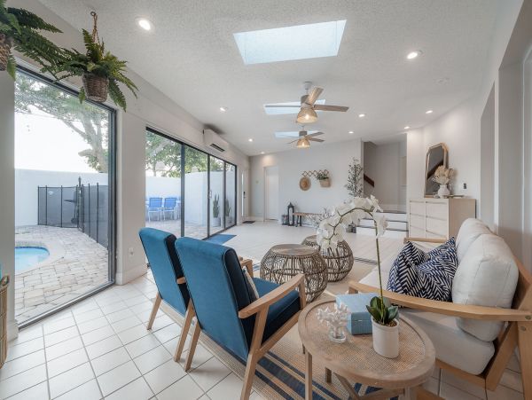 Luxury Four Bedroom Vacation Rental in Largo