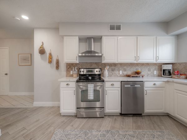 Luxury Four Bedroom Vacation Rental in Largo