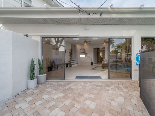 Luxury Four Bedroom Vacation Rental in Largo