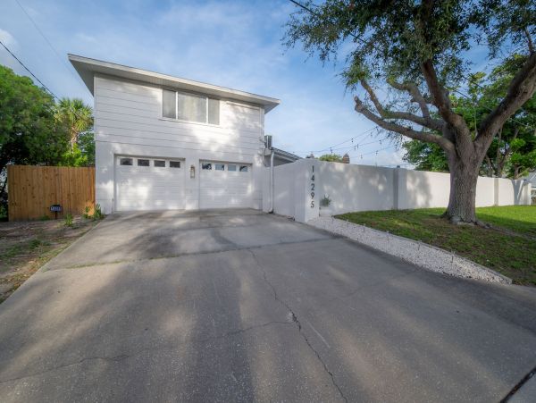 Luxury Four Bedroom Vacation Rental in Largo