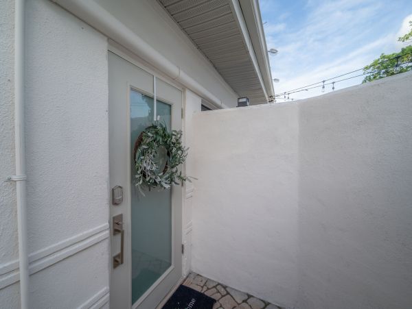 Luxury Four Bedroom Vacation Rental in Largo