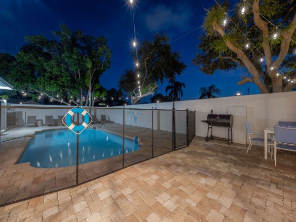 Luxury Four Bedroom Vacation Rental in Largo