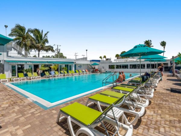 Waterfront Four Bedroom Vacation Home with 60-foot Dock