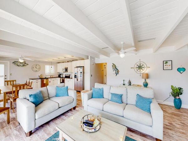 Waterfront Four Bedroom Vacation Home with 60-foot Dock