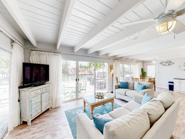 Waterfront Four Bedroom Vacation Home with 60-foot Dock