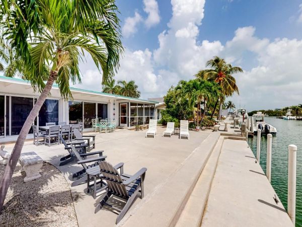 Waterfront Four Bedroom Vacation Home with 60-foot Dock