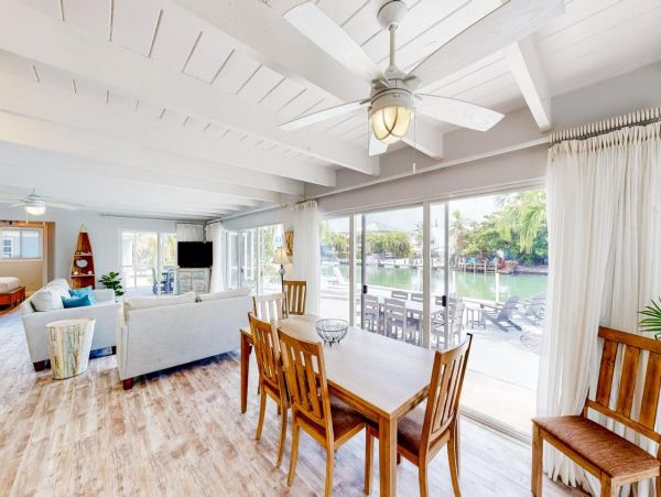 Waterfront Four Bedroom Vacation Home with 60-foot Dock
