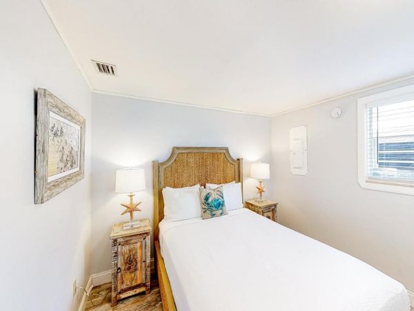 Waterfront Four Bedroom Vacation Home with 60-foot Dock