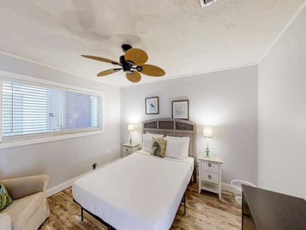 Waterfront Four Bedroom Vacation Home with 60-foot Dock