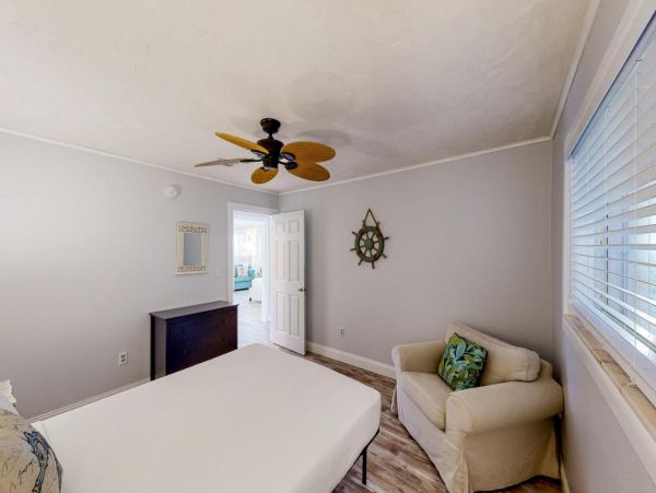 Waterfront Four Bedroom Vacation Home with 60-foot Dock