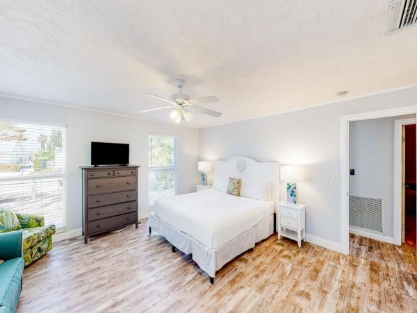 Waterfront Four Bedroom Vacation Home with 60-foot Dock