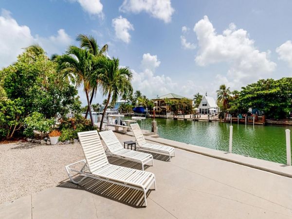 Waterfront Four Bedroom Vacation Home with 60-foot Dock