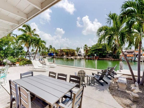 Waterfront Four Bedroom Vacation Home with 60-foot Dock