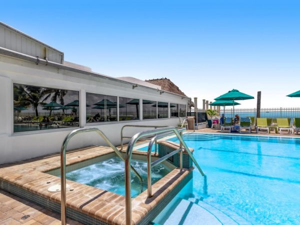 Waterfront Four Bedroom Vacation Home with 60-foot Dock