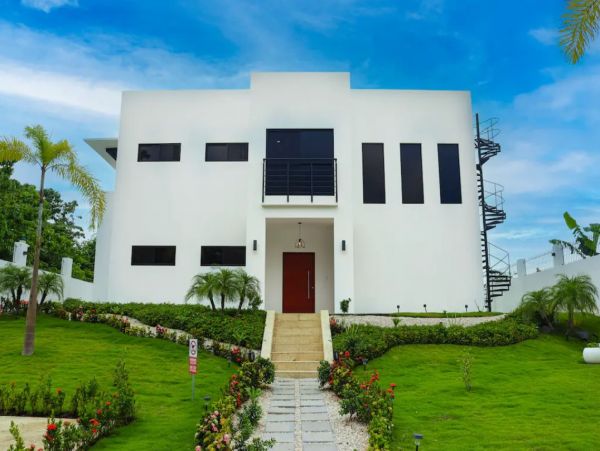 Flamingo Beach Luxury home with Four Bedroom