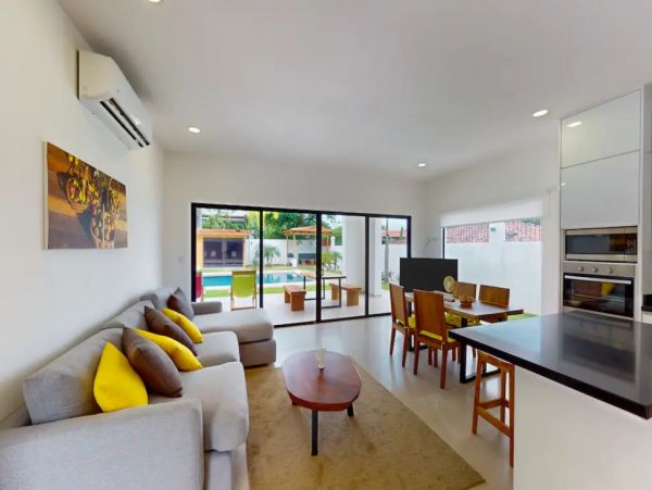 Flamingo Beach Luxury home with Four Bedroom