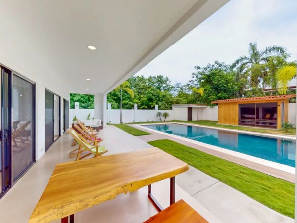 Flamingo Beach Luxury home with Four Bedroom
