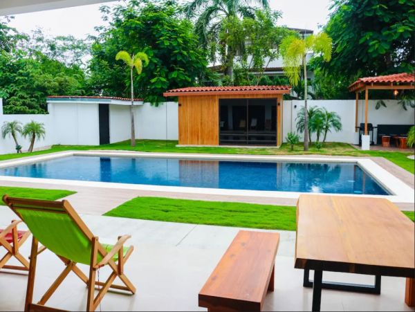 Flamingo Beach Luxury home with Four Bedroom