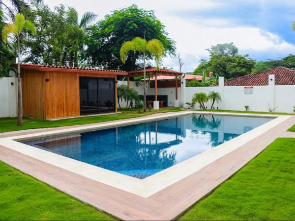 Flamingo Beach Luxury home with Four Bedroom