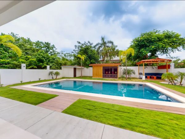 Flamingo Beach Luxury home with Four Bedroom