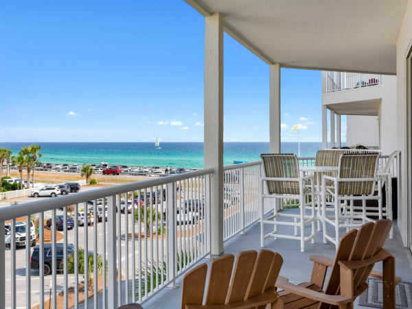 Spacious Three Bedroom Condo Full Ocean Views