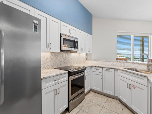 Spacious Three Bedroom Condo Full Ocean Views