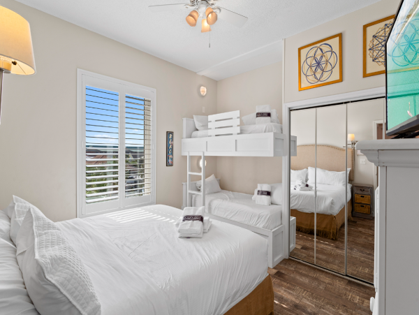 Spacious Three Bedroom Condo Full Ocean Views