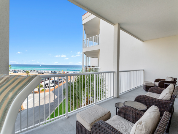 Spacious Three Bedroom Condo Full Ocean Views