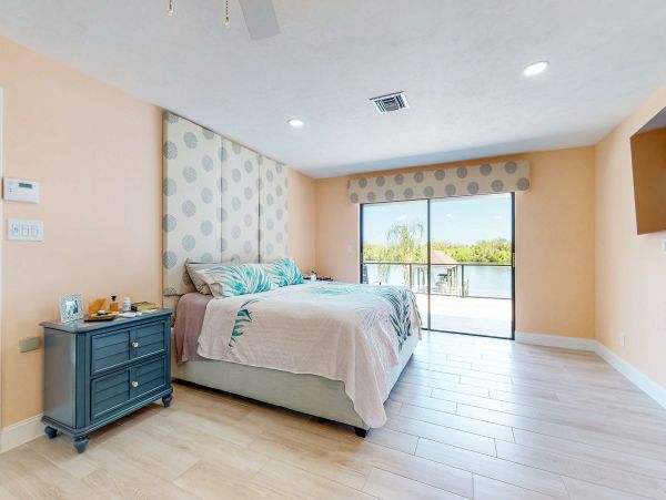 River View Vacation Rental with 5 Bedroom in Fort Meyers