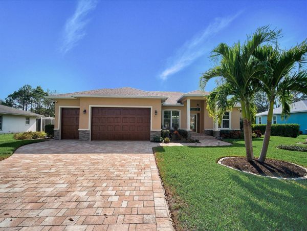 Sarasota Vacation Home Three Bedroom
